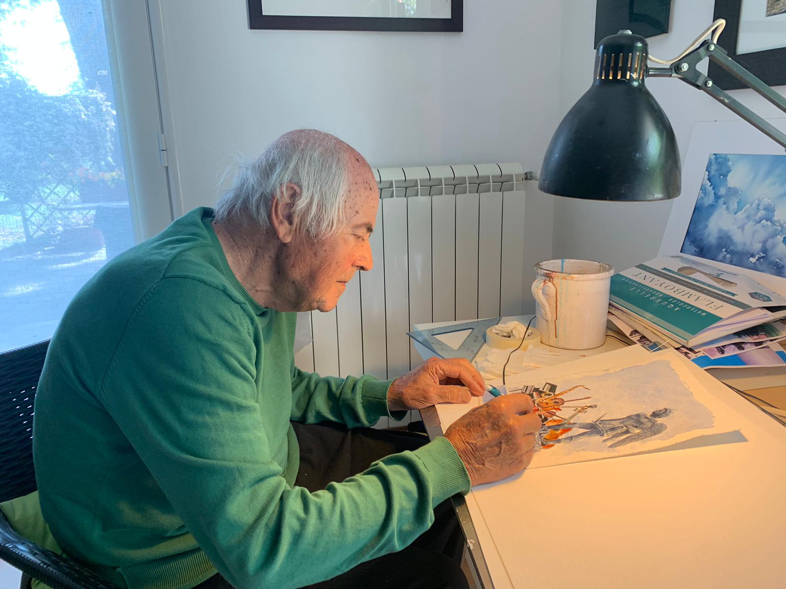 il maestro Dino Massarenti mentre completa il logo del festival