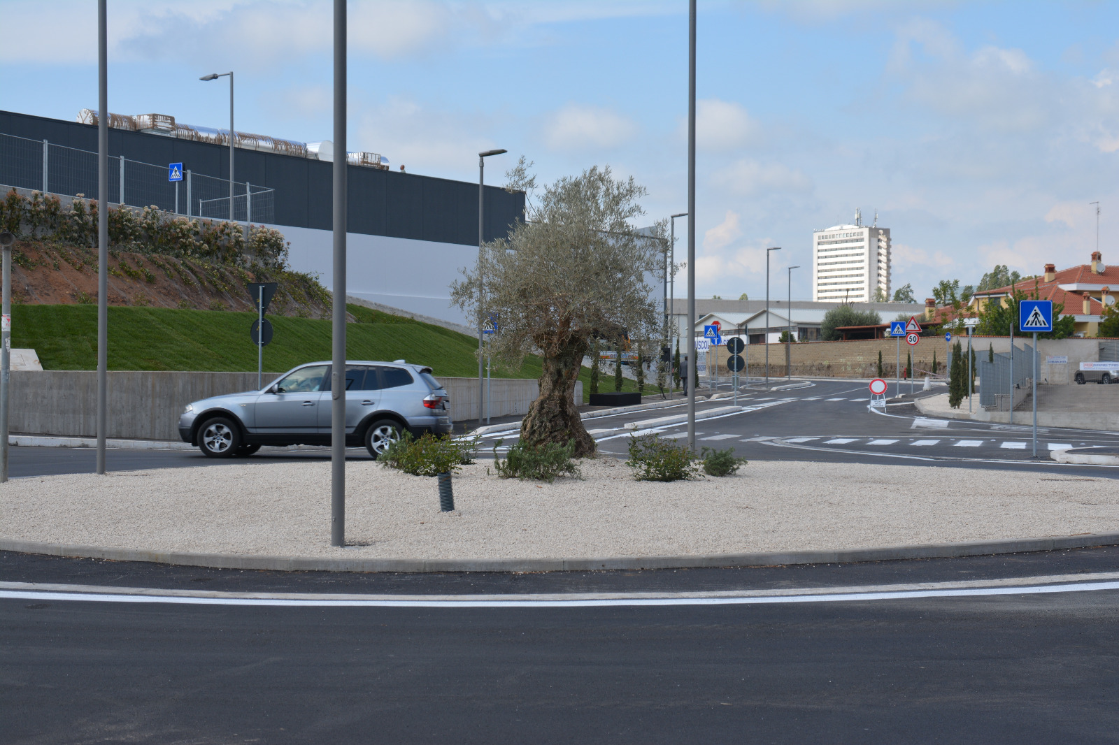 Galleria 1 del post: Inaugurata a Pomezia via Armando Veneziani: collega via dei Castelli Romani con via Spaventa.