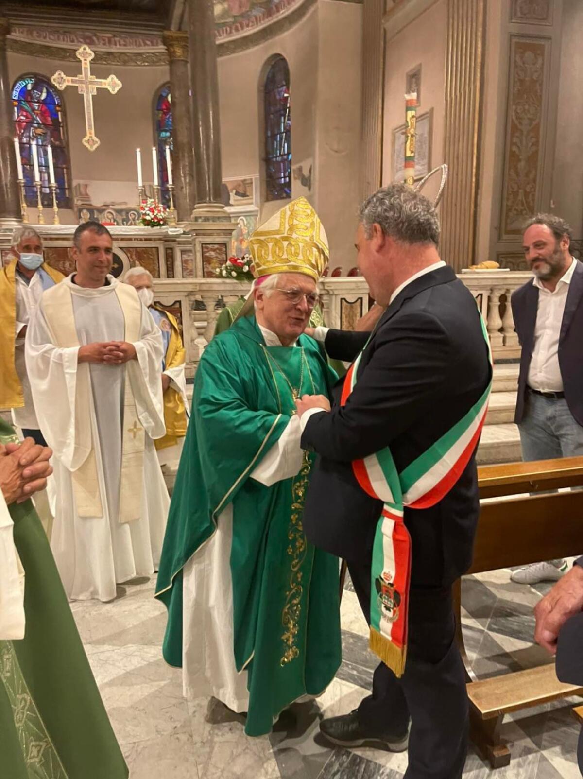 Il Vescovo di Velletri, Monsignor Vincenzo Apicella, lascia la Diocesi per raggiunti limiti di età. Il saluto del sindaco Pocci. - 