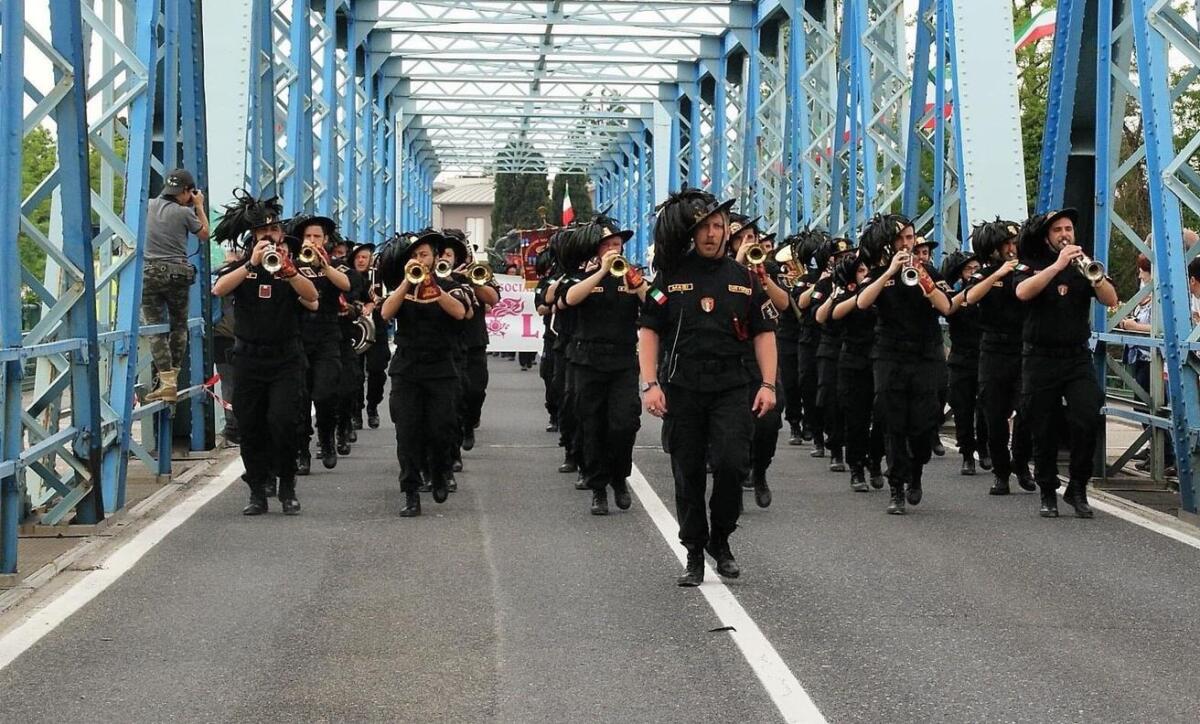 2 giugno - A Fondi protagonista la Fanfara dei Bersaglieri di Aprilia - 