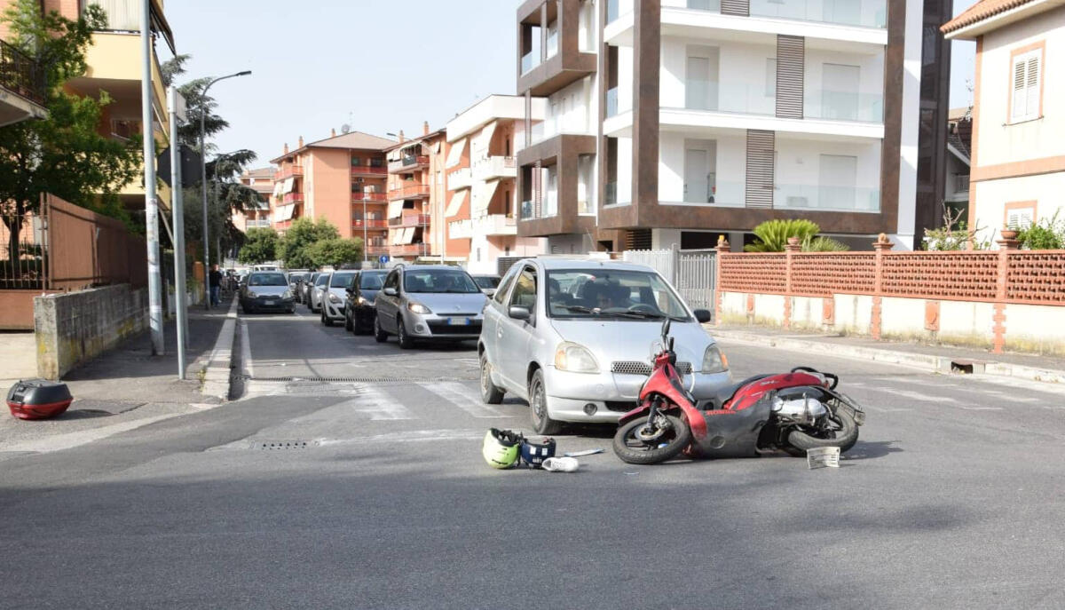 Violento incidente ad Aprilia all’incrocio tra via Matteotti, via dei Mille e via Aldo Moro: due giovani stranieri in codice rosso. - 