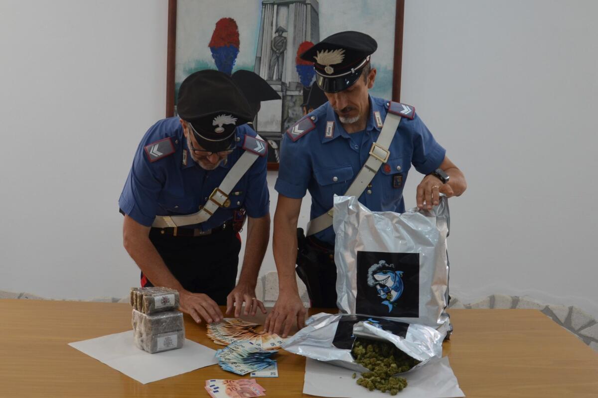 3 chili di "fumo" e 2mila euro in contanti in macchina: i Carabinieri di Pomezia arrestano un 24enne italiano - 