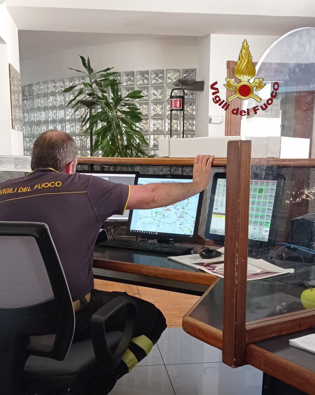 140 richieste di soccorso ieri per i vigili del fuoco del Comando Provinciale di Roma, per la metà incendi. Interventi anche a Rocca Priora e ad Ardea. - 