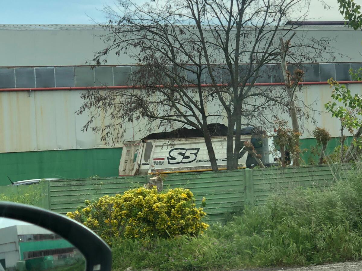 Miasmi alla Sep di Pontinia: comitati in protesta di fronte allo stabilimento. - 