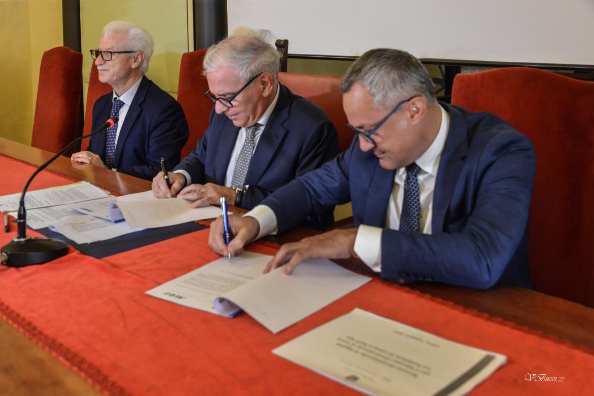 Protocollo di legalità per il MOF,  il prolungamento dell'atto sottoscritto questa mattina dal Prefetto Maurizio Falco e dal presidente del mercato Bernardino Quattrociocchi - 