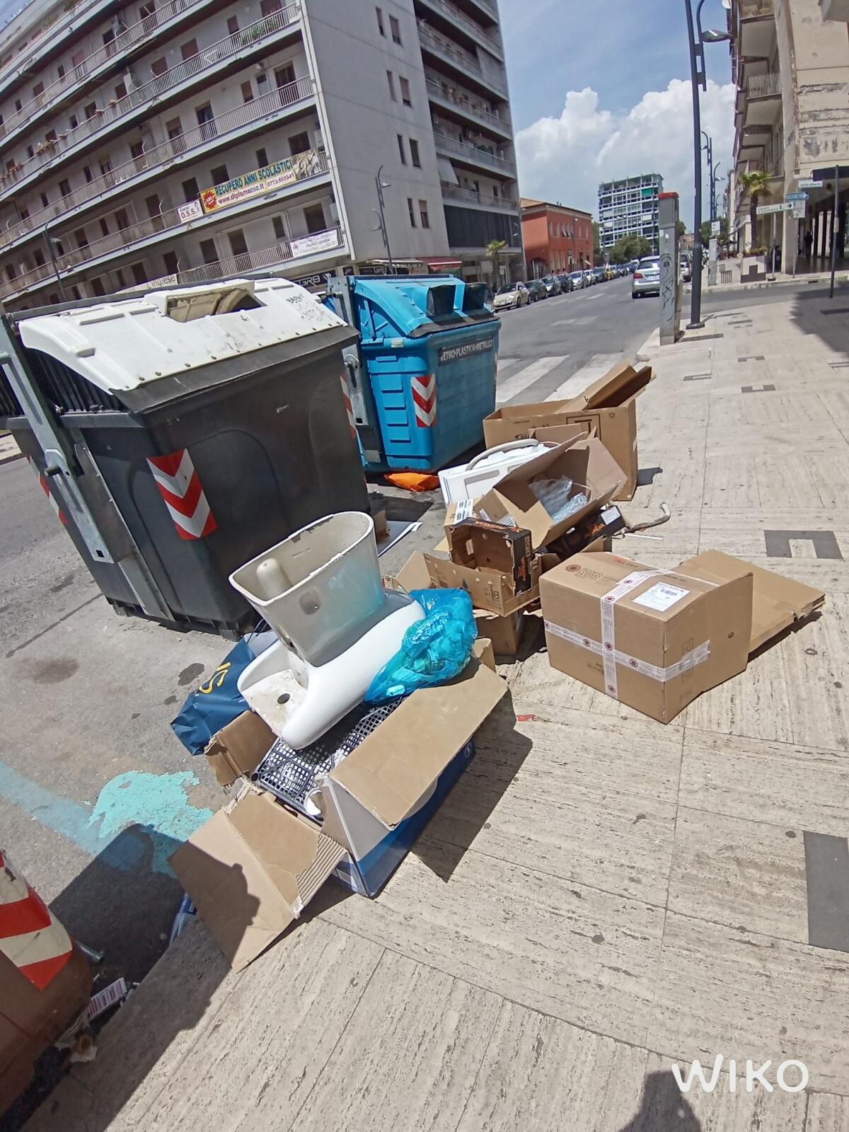 Latina - Il protagonista indifferenziato di oggi è un water - 