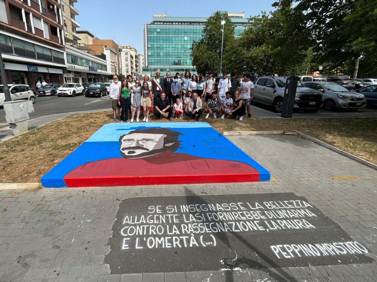 Cerimonia di inaugurazione a Latina della panchina e del murale dedicati a Peppino Impastato. - 