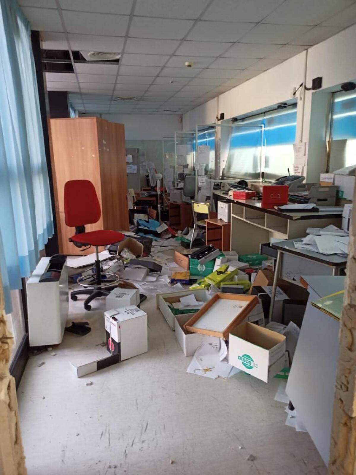 Aprilia - Vandali e ladri in azione negli uffici del cup presso la Casa della salute di Aprilia in via Giustiniano. Nel pomeriggio la nota della Asl - 