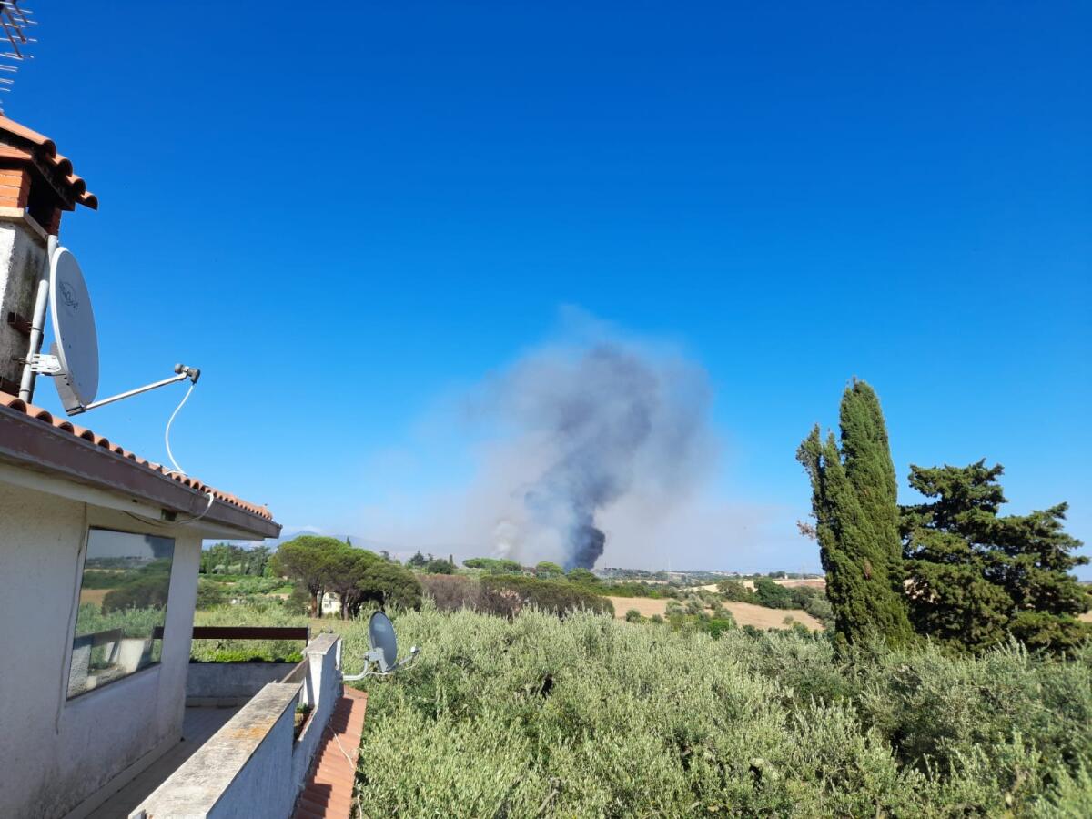 Fiamme in Via Strampelli ad Ardea - 