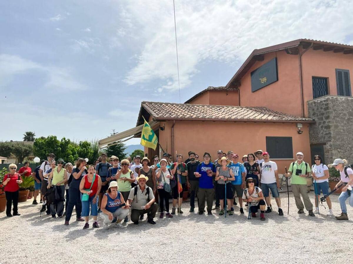 Domenica in cammino sulla via Francigena del Sud, da Velletri a Giulianello di Cori. Successo di partecipanti. - 