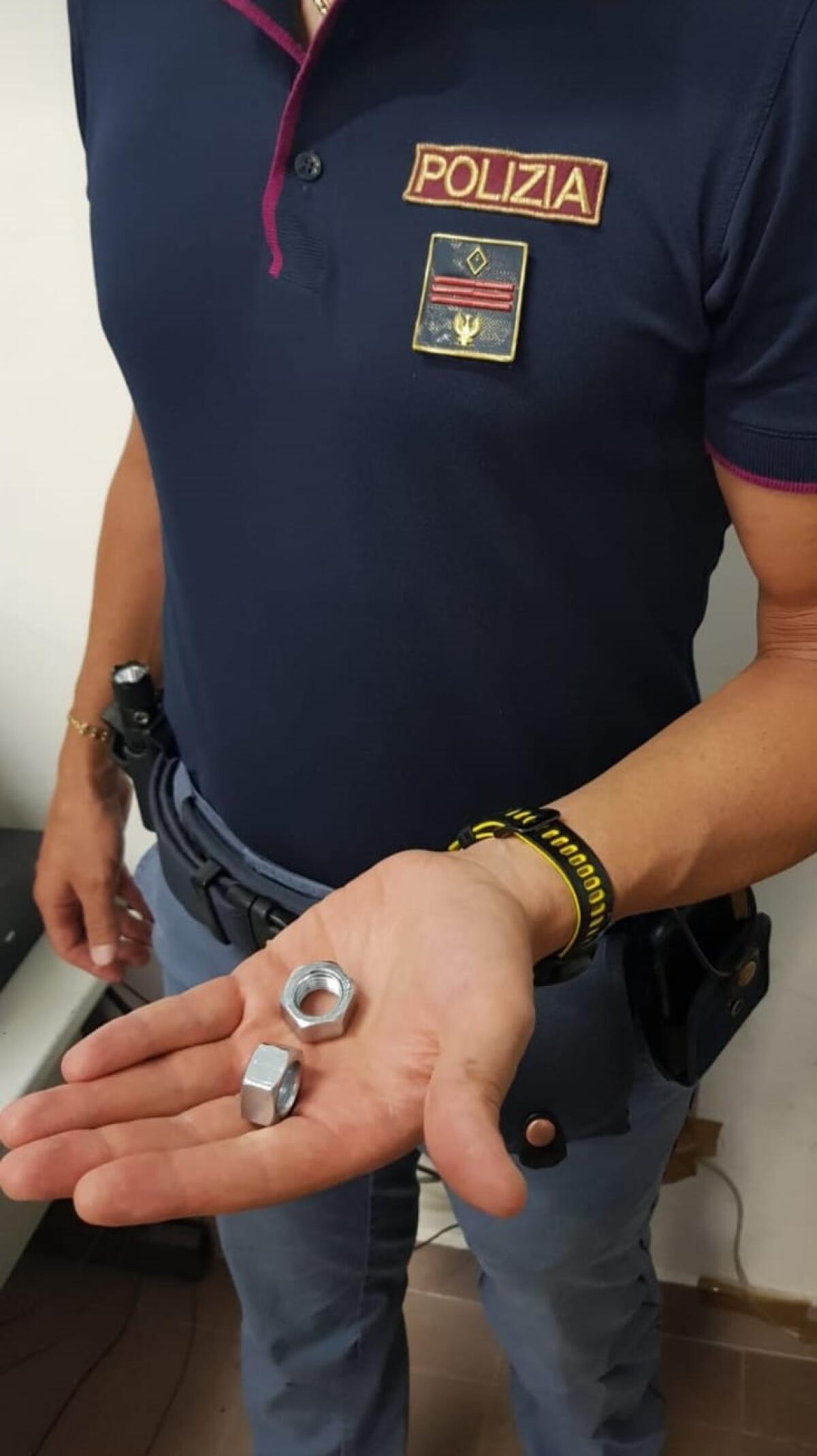 Latina - Truffa dello specchietto con variante bullone. Ma l'anziano è tutt'altro che sprovveduto e chiama il 112 - 