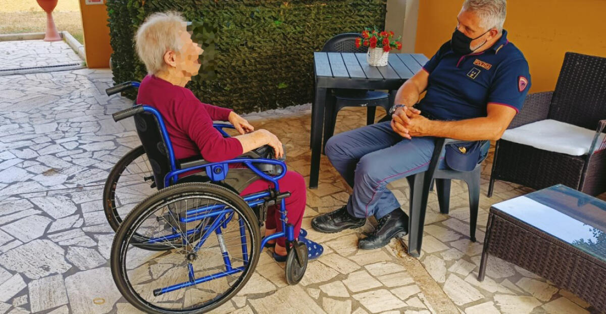 Anzio - Pasta al pomodoro fresco per un'anziana, a cucinare sono i poliziotti - 