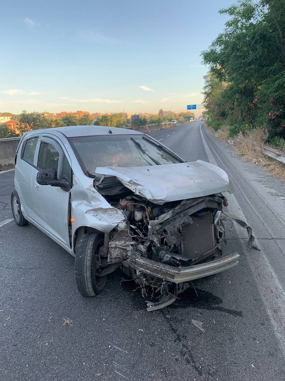 l'incidente sulla Pontina, a Pomezia (foto del gruppo Facebook “Via Pontina S.R.148”)