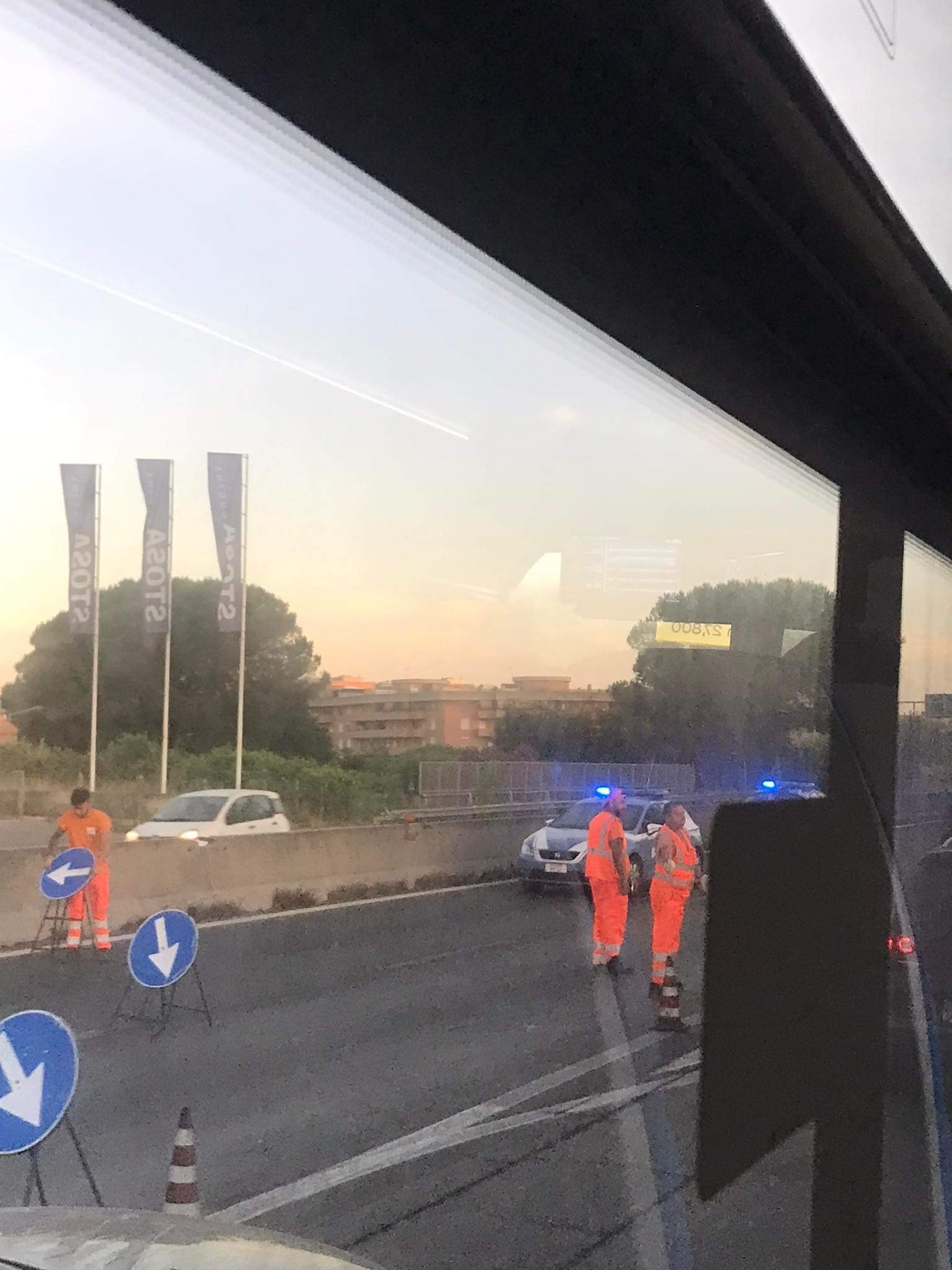 l'incidente sulla Pontina, a Pomezia (foto del gruppo Facebook “Via Pontina S.R.148”)