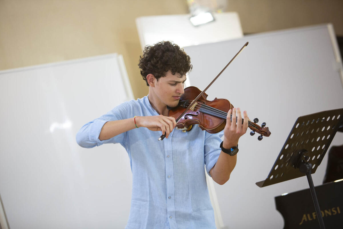 58esimo Festival Pontino di Musica: questa sera al Circolo Cittadino di Latina il concerto del giovanissimo violinista Paride Losacco. - 