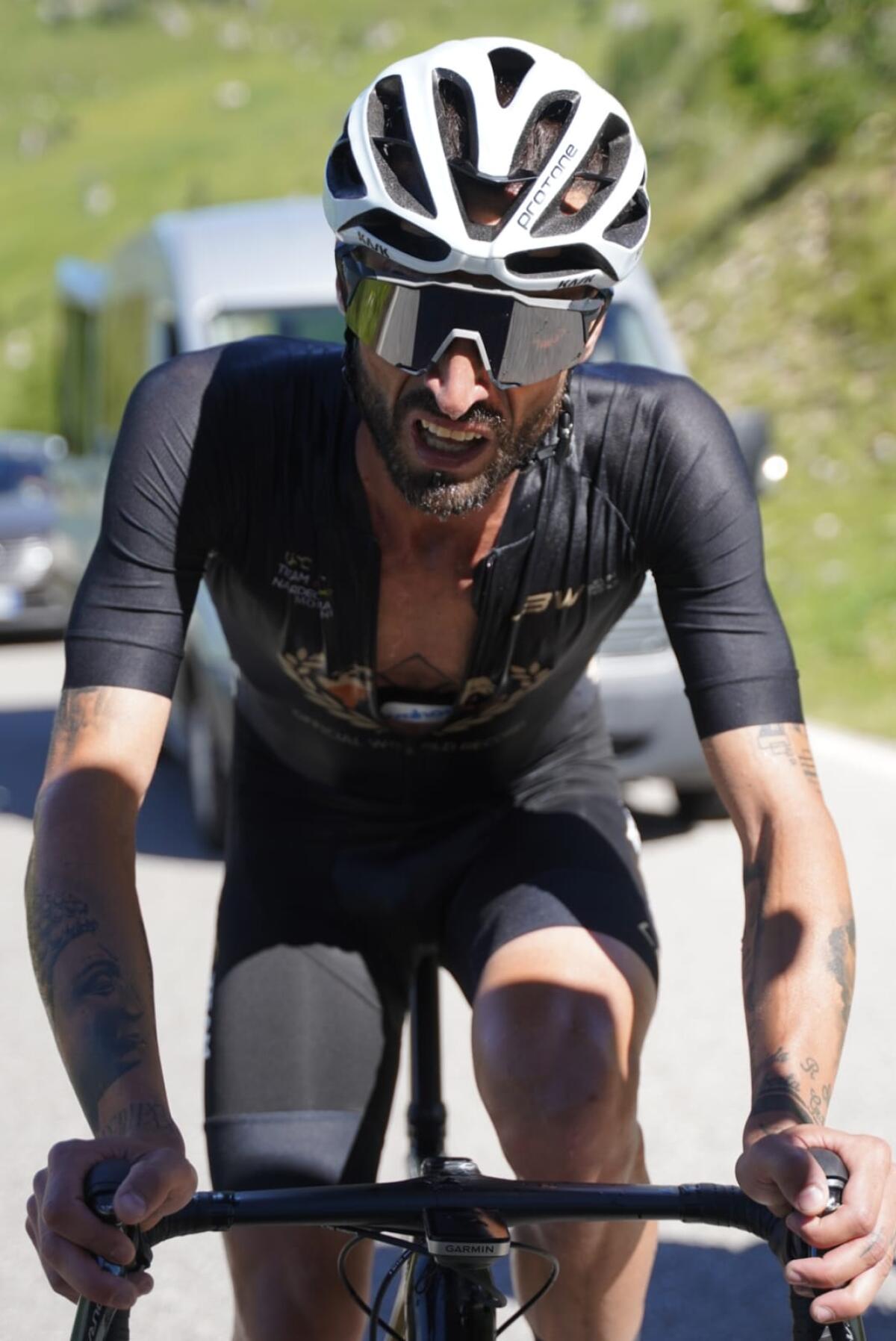 Ciclismo - La scalata record di Cristian Nardecchia - 