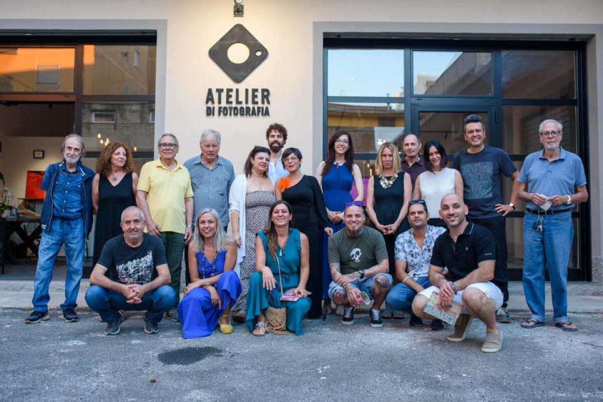 Serata conclusiva questo giovedì ad Aprilia della mostra collettiva a cielo aperto “VetrinArte-Emozioni Riflesse”. - 