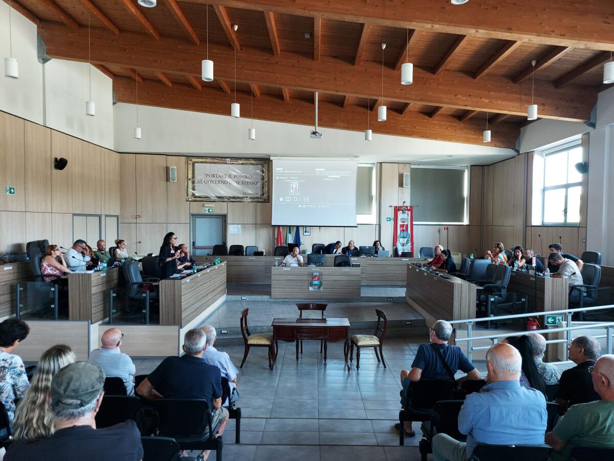 Consiglio Comunale ad Ardea. Il sindaco Cremonini comunica i nomi dei primi 5 assessori. Eletta anche la Commissione Elettorale Comunale. - 