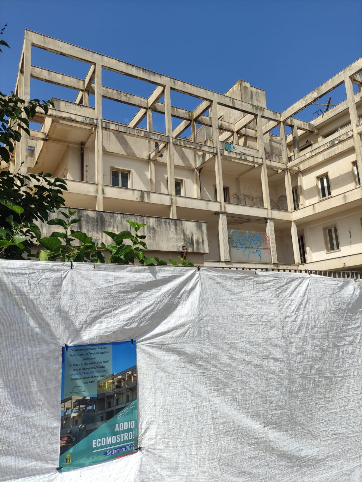 Il sindaco di Pomezia Zuccalà: “a settembre l’abbattimento dell’ecomostro di Piazza Ungheria, a Torvajanica”. - 