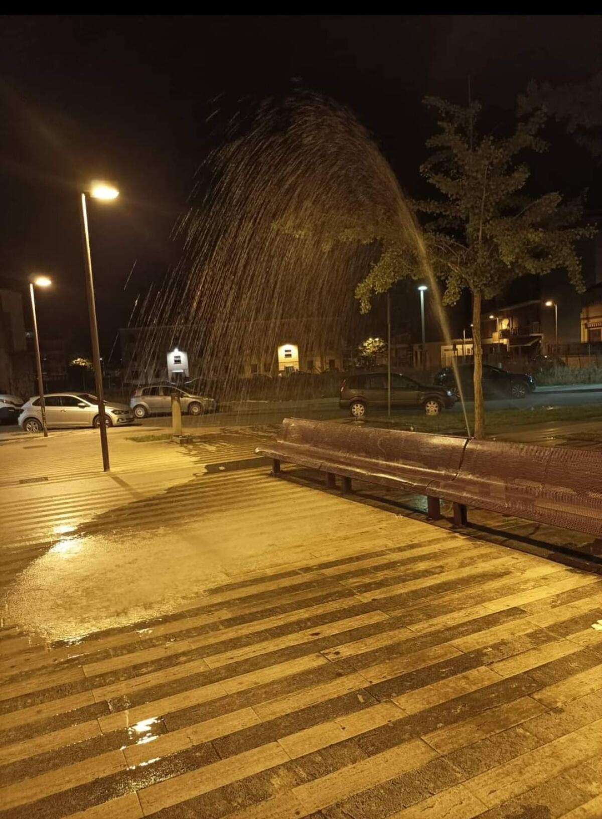 Cisterna - Danneggiati più di 50 irrigatori e 2 fontanelle. Mentre imperversa la siccità, c'è chi si diverte a provocare perdite d'acqua - 