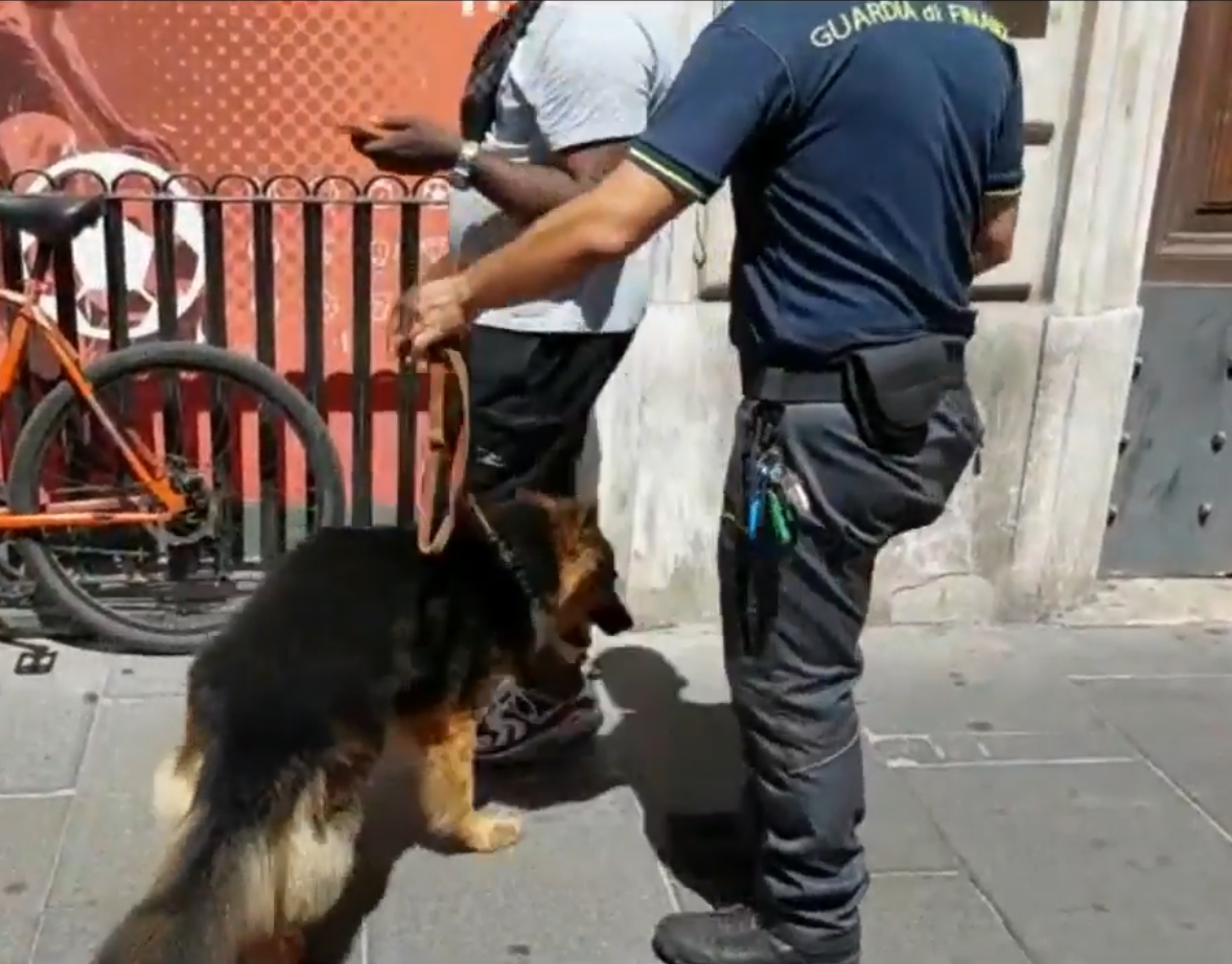 Galleria 1 del post: Nuovo servizio interforze ad “Alto Impatto” nell’area della Stazione Termini, a Roma: elevate oltre 1.100 euro di sanzioni amministrative. 