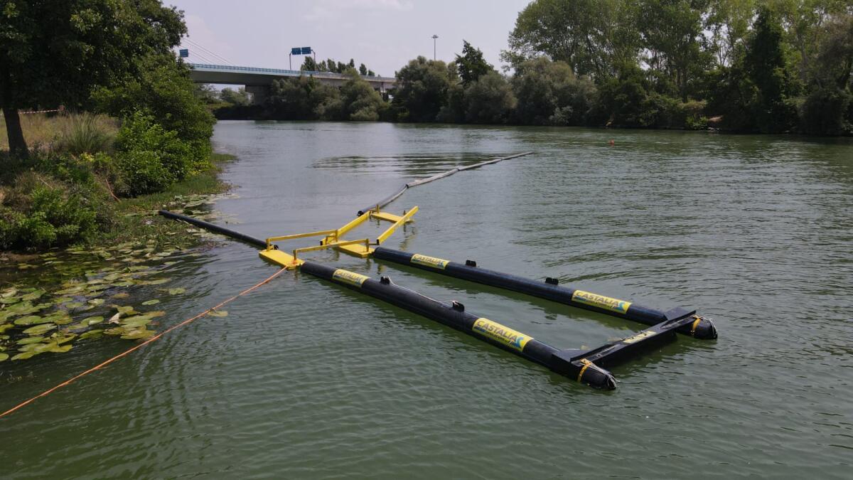 La Regione Lazio inaugura la barriera acchiappa-rifiuti sul fiume Garigliano, nel sud pontino: intercetta i rifiuti prima che arrivino in mare. - 