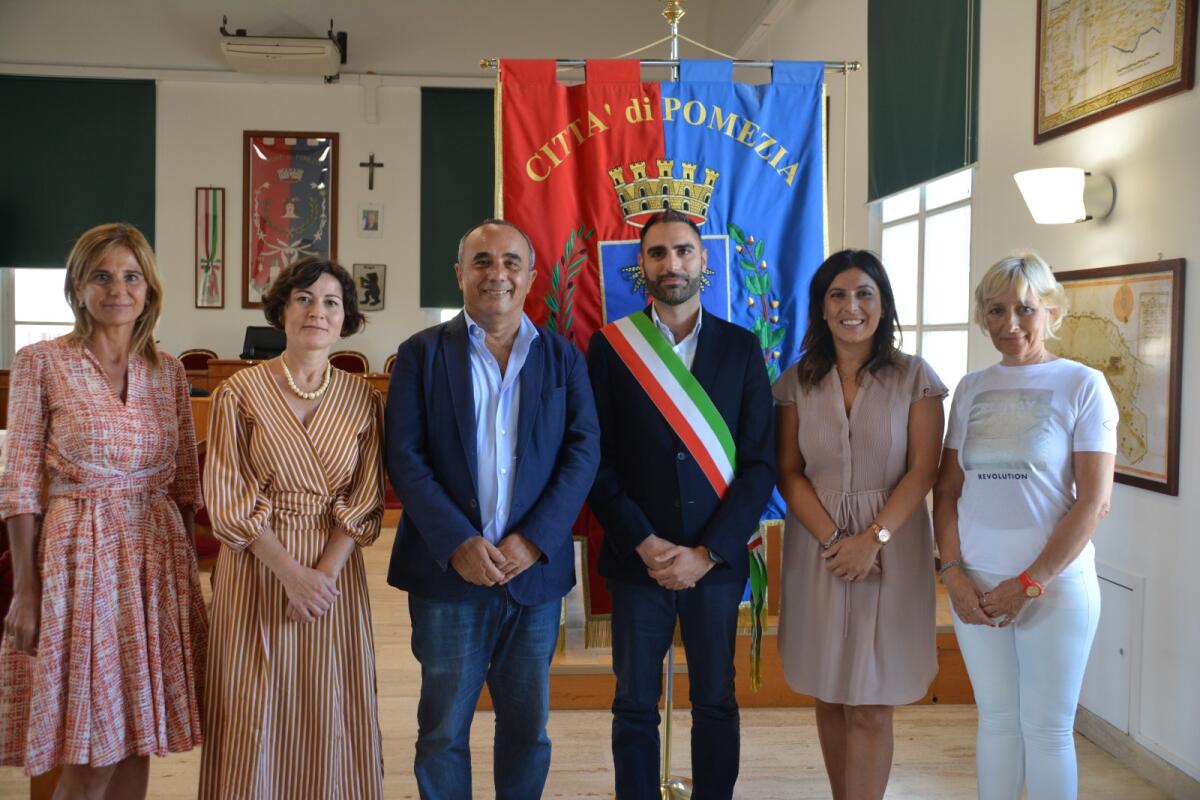 Pomezia - Il saluto del Comune ai dirigenti scolastici che si trasferiscono altrove - 