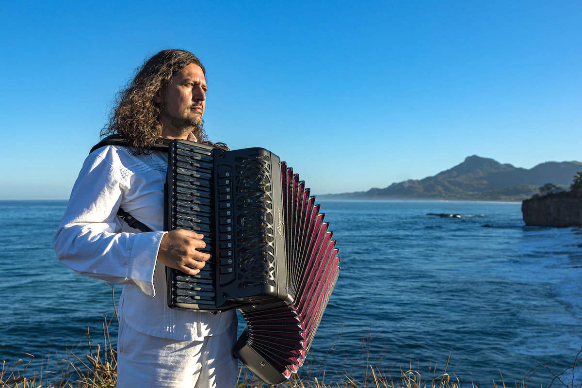 Il noto fisarmonicista pontino Marco Lo Russo questo venerdì sera in concerto a “Ponza Estate 2022”. - 