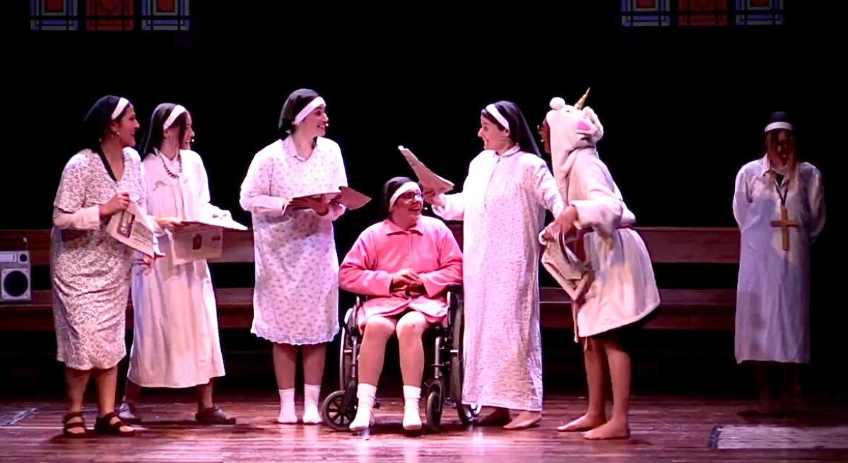 Cisterna Estate 2022 - Doppio appuntamento venerdì 5 agosto: la proiezione del corto “Volevo essere Gassman” e la commedia brillante “Sisters” - 