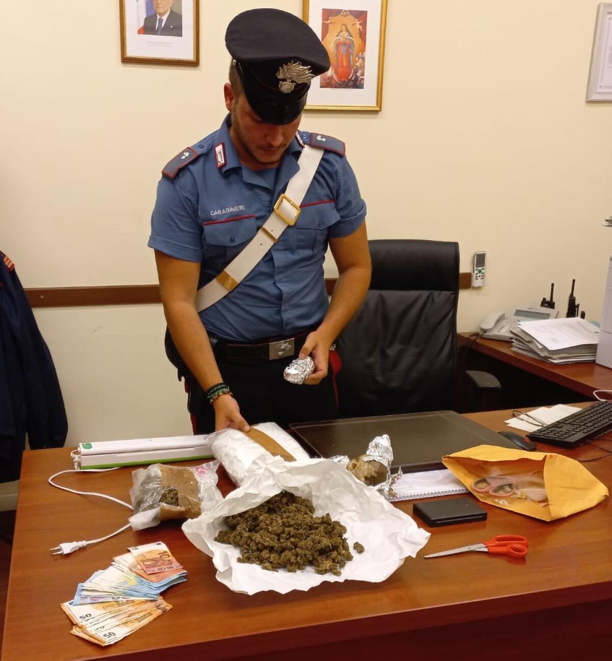 Coppia in manette a Colleferro: i Carabinieri sequestrano 860 grammi di hashish e 560 grammi di marijuana. - 