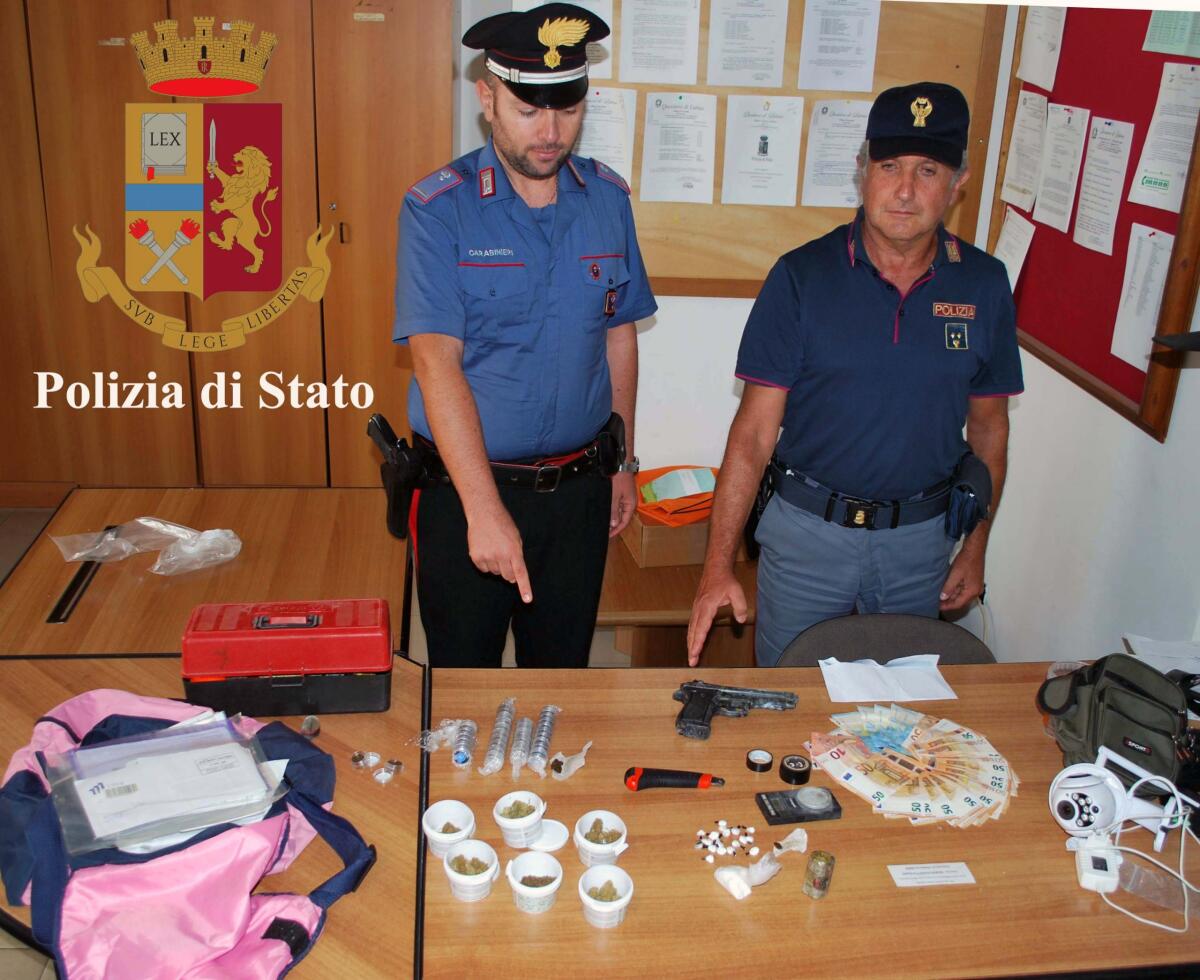 Cisterna - Lotta allo spaccio: attività congiunta del Commissariato e dei Carabinieri con la collaborazione di una unità cinofila della Scuola di Polizia di Nettuno - 