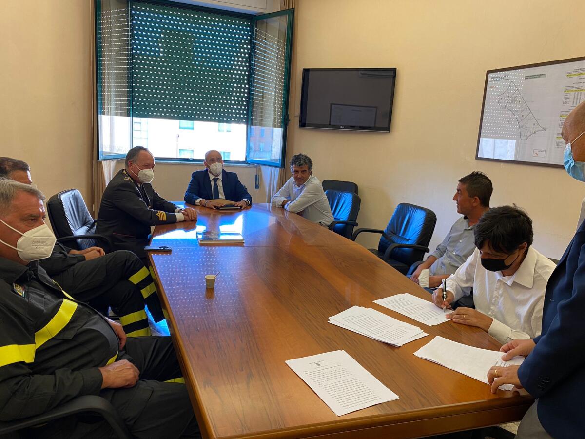 Firmato in Provincia a Latina l’atto di cessione al Demanio dell’ex Sani-Salvemini: diventerà la nuova caserma dei vigili del fuoco. - 