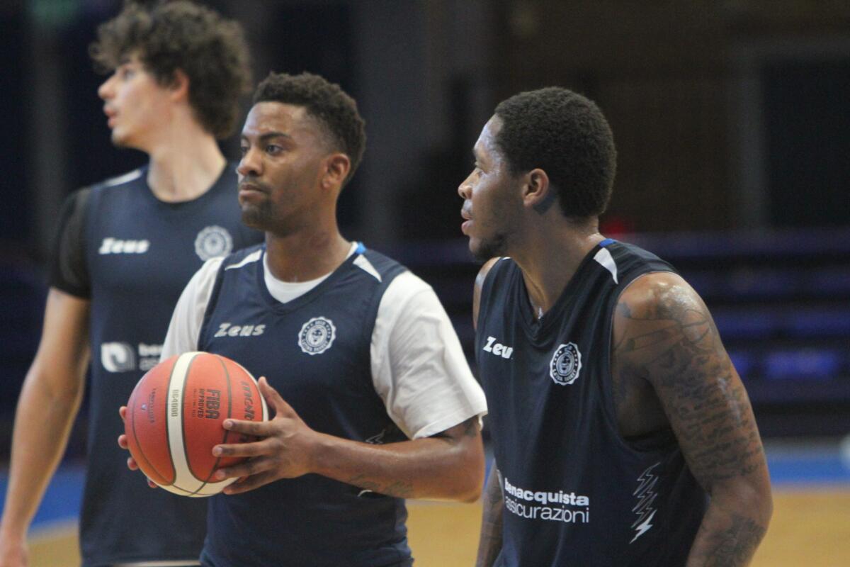 Basket maschile serie A2: Latina al completo. Sono arrivati anche i due giocatori americani Mike Lewis e Josh Anderson. - 