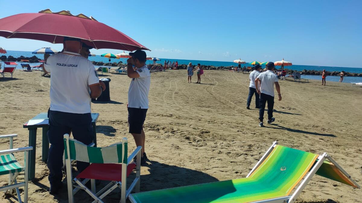 Nettuno - Controlli in spiaggia - 