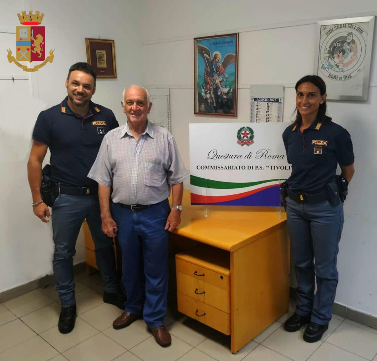 82enne trova e consegna alla Polizia di Roma uno zaino con all’interno effetti personali, un telefonino, documenti, carte di credito e 600 euro. - 