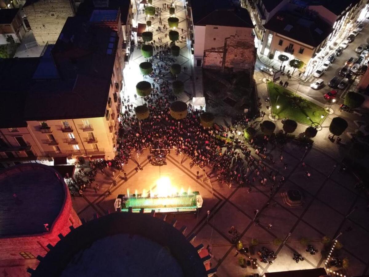 "Notte Bianca D'Estate" questa sera a Fondi:  spettacoli e movida all’ombra del Castello Caetani. - 