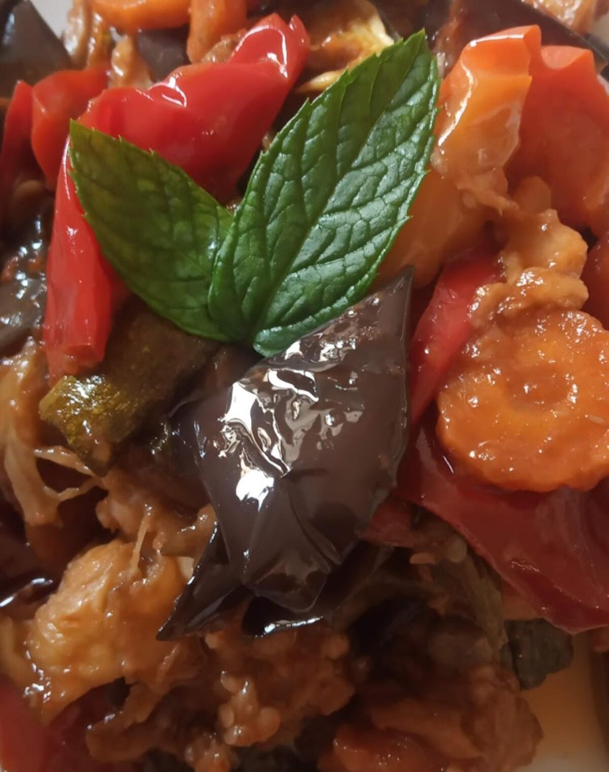 Aprilia - Pranzo della domenica allo stand della Fondazione "Come noi". Non solo sera per la Festa di San Michele. Questo 2 ottobre per sostenere la Mensa dei poveri - 