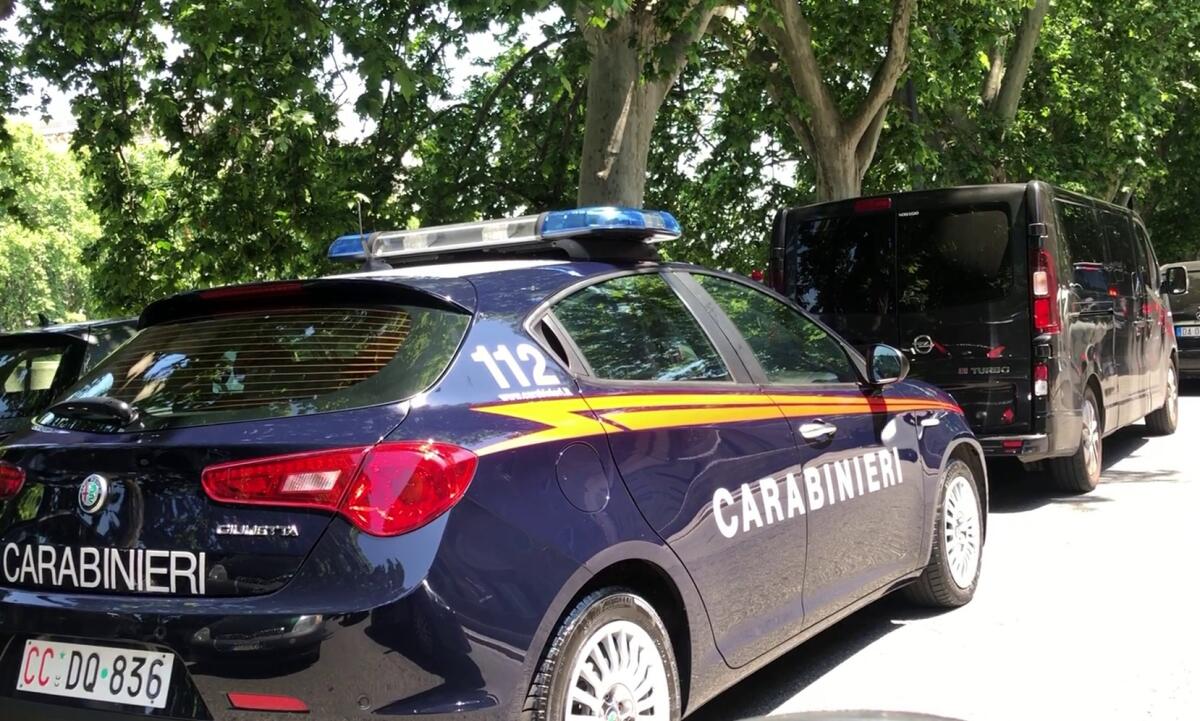 Aggredisce e minaccia di morte con una pistola la compagna: 48enne arrestato dai Carabinieri di Colleferro. - 