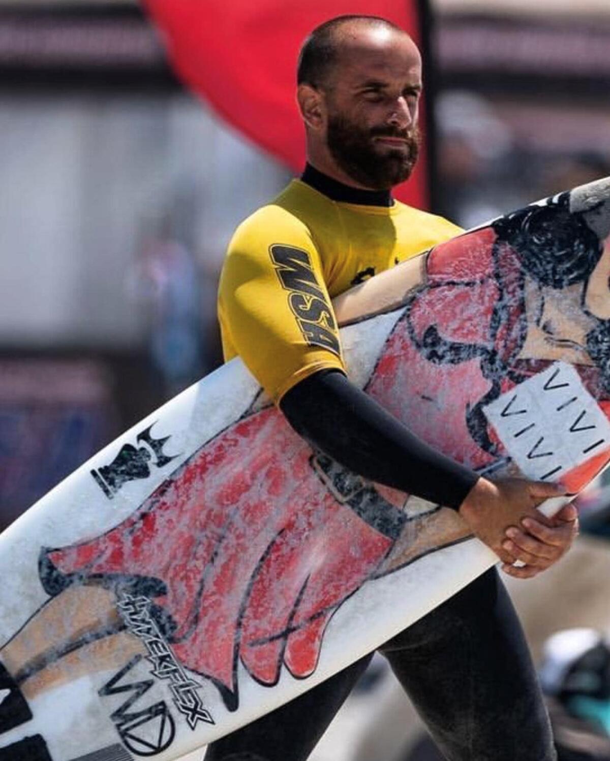 La tavola del campione di surf di Anzio Stefano Esposito esposta al “California Surf Museum”. - 