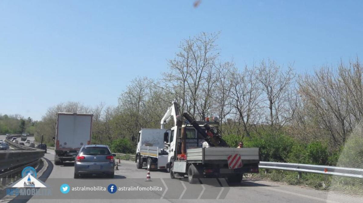 Sostituzione dello spartitraffico sulla Pontina: code anche oggi tra Spinaceto e Castel Romano. Pendolari esasperati. - 