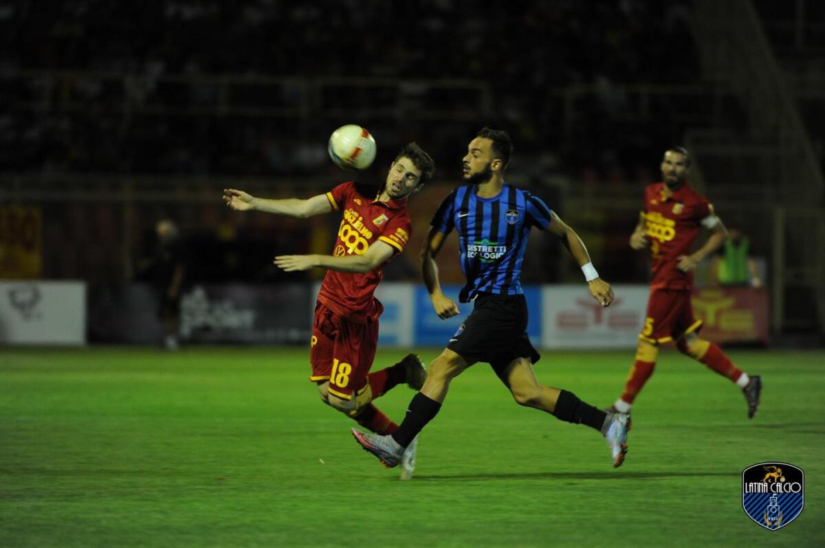 Calcio di serie C: il Latina asfaltato dal Catanzaro. Al “Nicola Ceravolo” finisce 5-0. - 