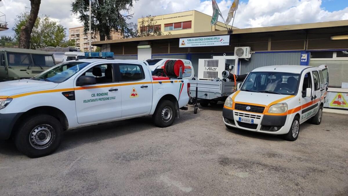 I volontari della Protezione Civile Cb Rondine di Aprilia nelle Marche, in aiuto degli alluvionati. - 