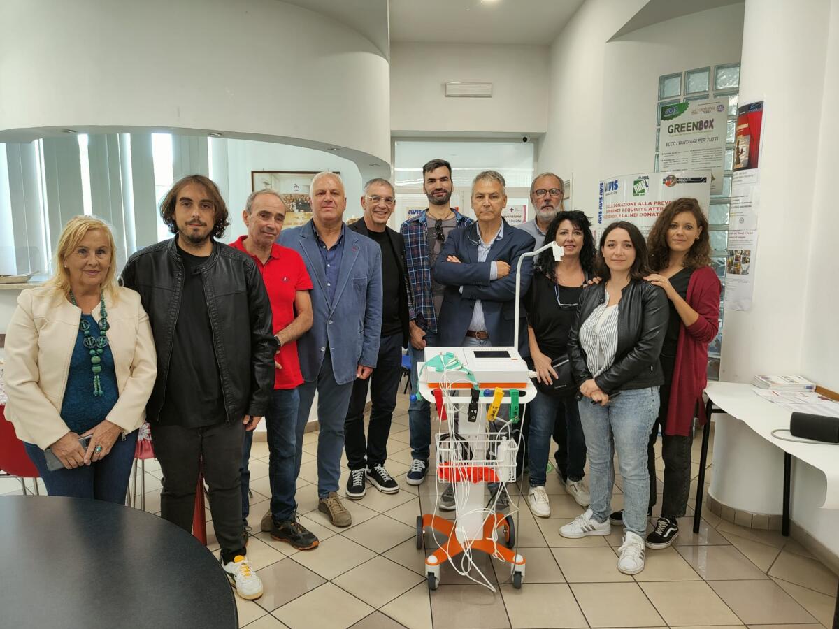 L'Avis di Velletri incontra la famiglia di Simone Massarut. Con le donazioni  acquistato un elettrocardiografo. - 