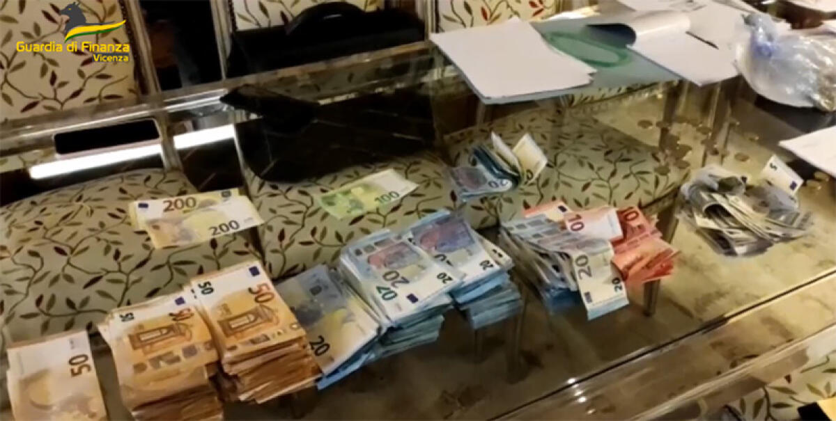 Maxi frode nel commercio di carburanti: anche una villa al Circeo tra i beni sequestrati dalla Finanza di Vicenza - 