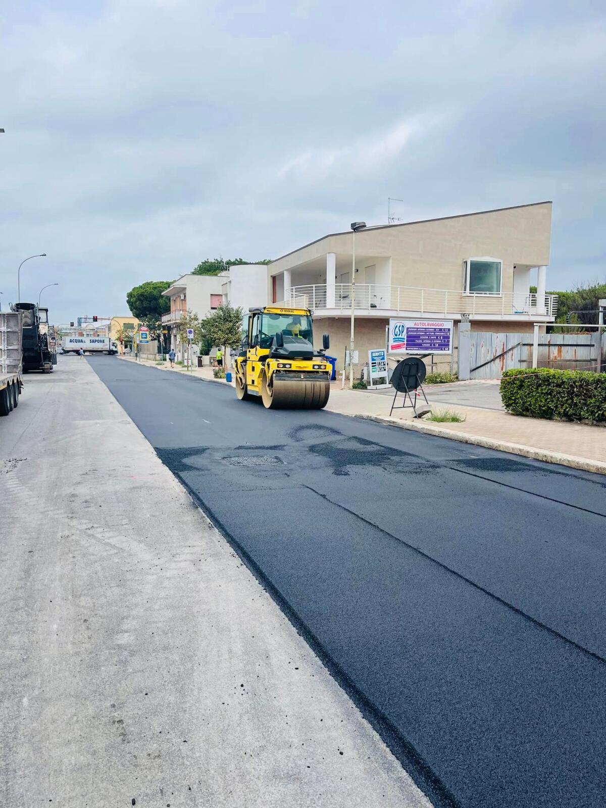 Mitigazione del rischio idraulico: avviati ad Aprilia i lavori di ripristino del manto stradale lungo Via dei Mille e Via Matteotti. - 