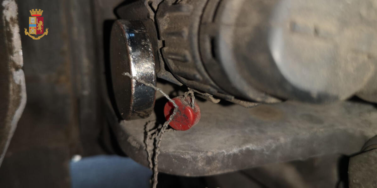 Autocarro viaggiava con il cronotachigrafo alterato: camionista scoperto e sanzionato dalla Stradale ai Castelli Romani. - 