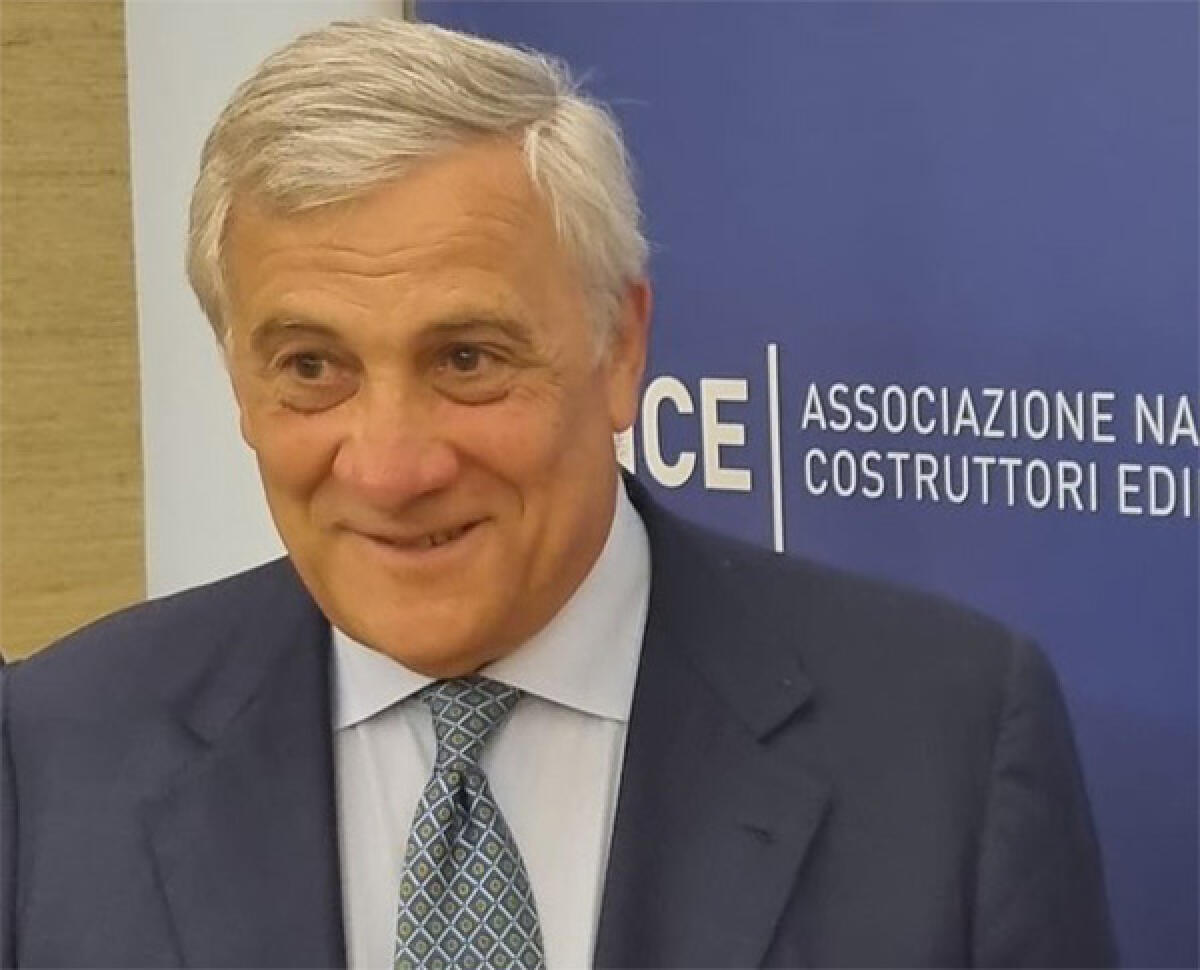 Il coordinatore nazionale di Forza Italia, Antonio Tajani, oggi ad Anzio. - 