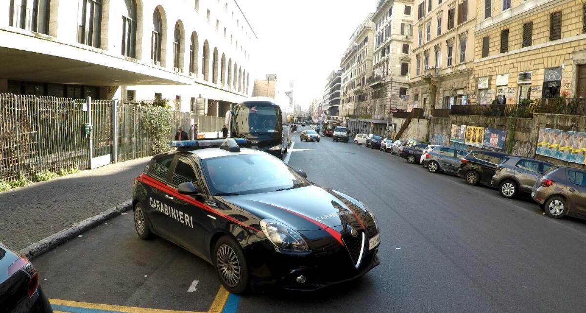 Rapina con coltellata a bordo del bus 105. I Carabinieri di Roma fermano un uomo di 36 anni. - 