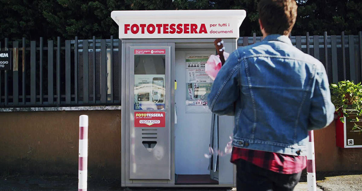 La cabina per fototessera compie 60 anni. A produrle un'azienda di Ariccia che gestisce le cabine di tutta Italia. - 
