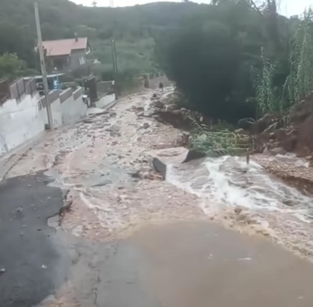 Maltempo, Formia invasa da fango e detriti. Scene impressionanti in località Santa Maria La Noce. VIDEO - 